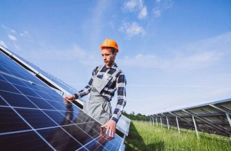 ile zarabia monter fotowoltaiki