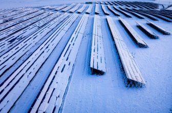 czy panele fotowoltaiczne trzeba odśnieżać
