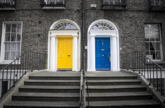 Drzwi zewnętrzne do domu – na co zwrócić uwagę podczas wyboru?